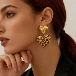 Pendientes colgantes con estampado de leopardo en forma de corazón, joyería de fiesta de aleación de zinc chapada en oro EH12203 - Product Image 5