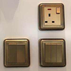 86 Interruptor basculante montado en la pared Panel de cobre Estilo retro Latón antiguo Color UK 250V 1/2/3/4 GANG Multi Socket Outlet Villa Dimmer - Product Image 3