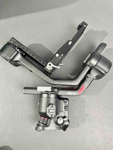 Stabilisateur de cardan d'occasion Ronin RS 4 Pro Combo, capacité de charge utile de 4,5 kg, écran OLED de 1,8 pouces, autonomie de 13 heures pour V5.1 - Product Image 3