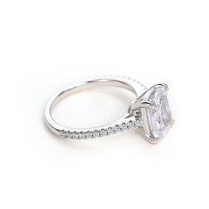 Anello con Zircone Taglio Principessa per Donne, Elegante Gioiello per Proposta di Matrimonio e Fidanzamento - Product Image 2
