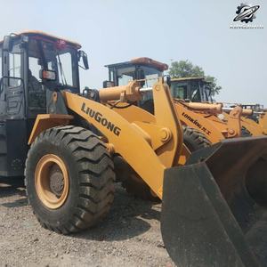 Cargadora de ruedas Liugong ZL50CN, máquina de 16.8 toneladas, fabricada en China, cargadora mediana, equipo de operación de alta eficiencia y ahorro de energía. - Product Image 4