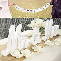 Grande enseigne moderne en bois blanc « Mr & Mrs » pour décorations de table de mariage et anniversaire, haute qualité