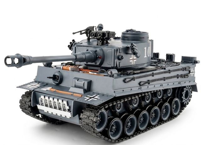 2.4Ghz 1/18 RC German Tiger I Tank Toy Metal Battle Tank Vehicle Model With Light Sound Smoking With Shooting for Boys