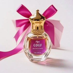 Perfume de Lujo Elegante en Botella Blanca de 55 ml, Detalles en Oro Rosa, Patrones Grabados Intrincados, Fragancia para Mujer de Larga Duración - Product Image 3