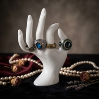 Présentoir à bijoux populaire en plastique carré simple, support pour bagues, bracelets et montres