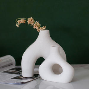 현대 미니멀리스트 보헤미안 장식 억새풀 장식 꽃병 블랙 라운드 매트 도넛 세라믹 꽃병 2 세트 - Product Image 5