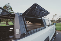Hardtop de camionnette 4x4 robuste, étanche, résistant à la rouille, avec panneaux MOLLE en aluminium, verrouillable et personnalisable