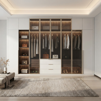 Dressing moderne sur mesure pour toute la maison, armoire du sol au plafond, vitrine de rangement en verre avec éclairage LED pour villa