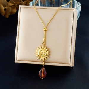 European American Fashion Retro Sun Necklace Gold Tone Brown Pendant Clavicle Chain Women's Jewelry Daily Party Wear - Product Image 1
