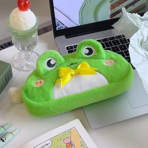 Pochette à stylos en peluche grenouille verte moelleuse personnalisée en usine, trousse de papeterie animale grenouille kawaii avec nœud pour étudiants et fournitures scolaires - Product Image 2