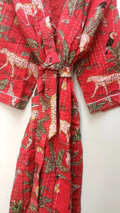 Kimono en coton à imprimé floral, col en V, broderie à la main, manches 3/4, réversible et imperméable, ceinture à nouer à la taille et deux poches avant - Product Image 5