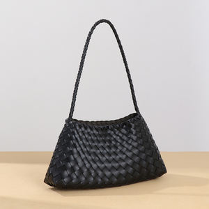女包品牌批发<span class=keywords><strong>2025</strong></span>新款肩斜跨法式ins风格手工编织袋肩手持小方包 - Product Image 5