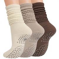 Chaussettes de sport intérieures OEM pour femmes, tricotées, respirantes, douces, ivoire, antidérapantes en PVC, pour yoga et pilates, avec logo personnalisé