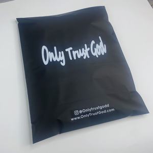 Sacs refermables en polyéthylène noir mat personnalisés avec logo multicolore - Sacs refermables à fermeture éclair pour cosmétiques et vêtements - Product Image 6