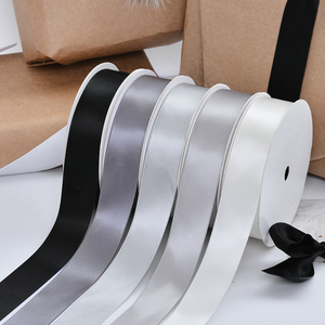폴리 에스터 1 인치 새틴 리본 화이트 블랙 싱글 사이드 새틴 리본 선물 파칭 도매 - Product Image 1