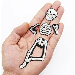 Boucle <span class=keywords><strong>de</strong></span> chaussure unisexe en PVC souple, motif crâne squelette phosphorescent pour Halloween, style sabot Croc, fabriquée en Chine, transfrontalière - Product Image 6