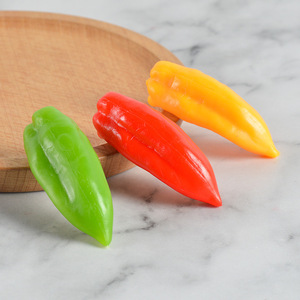 Pimientos verdes simulados de PVC, chiles pequeños, modelos de vegetales, juguetes creativos de comida, llaveros, adornos para bolsos - Product Image 1