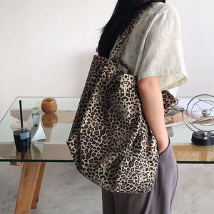 Bolsa de Compras de Lona con Estampado de Leopardo, Gran Capacidad, Logotipo Personalizado, para Uso Diario de Mujeres, Venta al Por Mayor - Product Image 6