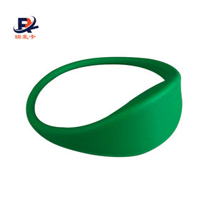 Giá rẻ nhất Món quà thời trang item Silicone Vòng đeo tay dây đeo cổ tay với Tùy chỉnh công ty tên thương hiệu - Product Image 3