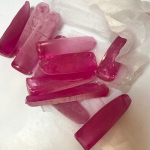 สีชมพู 2 #   3 #   ราคาต่อกิโลกรัมของวัสดุรูบี้สังเคราะห์แบบหยาบสีชมพูแดง - Product Image 5