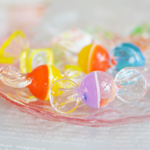 Pièces décoratives en verre écologiques pour bonbons, idéales pour les fêtes du Poisson d'avril et la rentrée scolaire, vente en gros en vrac - Product Image 2