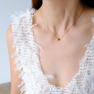 Collier ras du cou tendance en acier inoxydable plaqué or avec motif géométrique, perle de nacre et nom personnalisé, bijoux baroques pour femme - Product Image 1