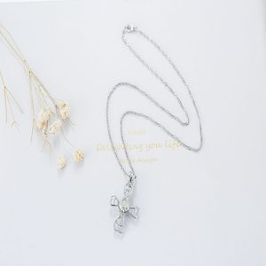 Usine en gros lueur dans le noir Halloween Crucifix croix lumineuse perle pendentif veilleuses collier pour femmes hommes - Product Image 6