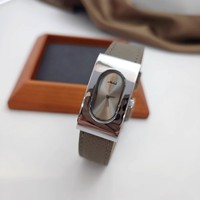 Montre décontractée de luxe pour femme, en acier inoxydable, bracelet en cuir, boîtier tonneau, mouvement à quartz en laiton et cristal, largeur de bracelet 18 mm