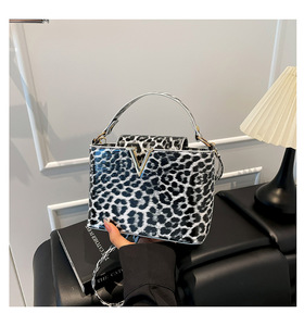 2025 nouveaux sacs à main en cuir Pu de conception léopard pour les femmes de luxe à la mode petits sacs à bandoulière pour femmes - Product Image 5