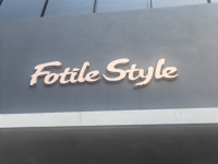 Affichage publicitaire LED en forme de U, signalétique directionnelle moderne en aluminium, décoration artistique de plafond intérieur en métal, IPX6, pour centre commercial et parc