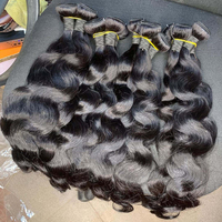 Ekstensi Rambut Manusia Kamboja Bergelombang 100% Mentah Tanpa Proses dengan Warna 1B Produk Rambut Berkualitas Tinggi