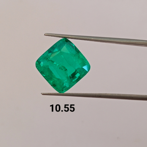 Piedra Preciosa Verde Cultivada en Laboratorio de Aspecto Natural, Corte Personalizado en Múltiples Formas, Alta Claridad y Calidad para Joyería Hecha a Mano - Product Image 1