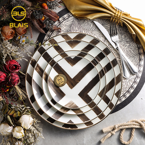 Ensemble d'assiettes rondes <span class=keywords><strong>de</strong></span> 30 cm en porcelaine <span class=keywords><strong>de</strong></span> luxe Shinny noir et blanc Crossroad Pizza écologique avec bordure dorée - Product Image 1