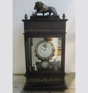 Baromètre et thermomètre en bois avec figurine de lion, roue de Ferris, régulateur à boule de gravité, horloge à billes tombantes - Product Image 1