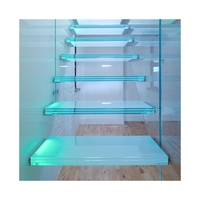 Escalier flottant droit avec marches en bois et main courante en verre, design personnalisé