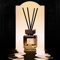 Vietnam Square Luxury Black Amber Grande bouteille en verre de parfum pour diffuseur de roseaux avec couvercles en bois