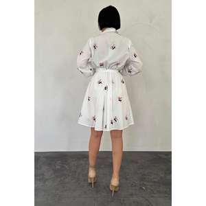 Vestido de Noche Rosa Polvo con Bordado de Organza, Corte A, Cuello Alto, Estampado Floral, Hecho a Mano, Cintura Natural - Product Image 1