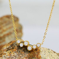Collier pendentif tendance en acier inoxydable 316L plaqué or 18 carats avec zircon scintillant multi-pierres pour femme