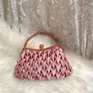Sac à main de soirée rétro en satin de soie plissé avec boucle de fermeture, pochette élégante, sac bandoulière léger en polyester Tanjing - Product Image 2