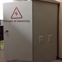 Armoire réseau murale extérieure étanche pour équipement de surveillance au sol et de communication, avec châssis intégré pour courants faibles - En stock