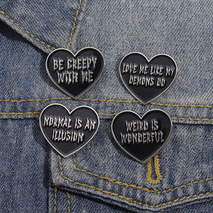 Stock caliente nuevo diseño Pin lindo negro corazón letra dibujos animados Metal broche solapa Pin como regalo <span class=keywords><strong>ropa</strong></span> <span class=keywords><strong>para</strong></span> mujeres o amigos Decoración - Product Image 5