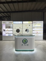 Vitrine d'exposition de cosmétiques LED personnalisée avec miroir, comptoir de vente au détail, étagères métalliques durables pour les magasins de beauté