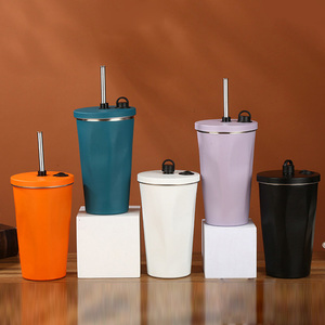 <span class=keywords><strong>Gobelet</strong></span> en acier inoxydable à double paroi de 600ml avec paille rétractable, <span class=keywords><strong>gobelet</strong></span> à thé isolé sous vide Offre Spéciale - Product Image 1