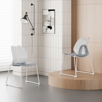 Chaise de salle à manger empilable ergonomique avec pieds en métal blanc et structure en plastique écologique pour appartement et usage scolaire