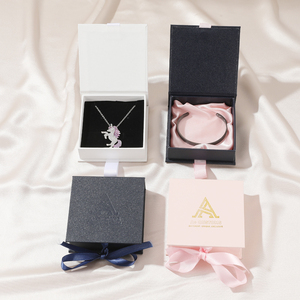 Caja de Papel Personalizada para Joyería, Caja de Regalo Rosa para Pulseras, Collares, Anillos y Pendientes - Product Image 1