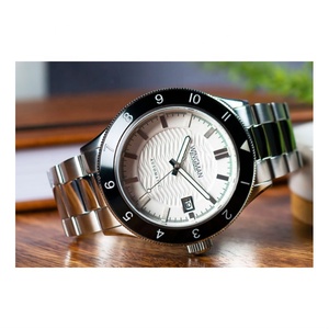 Montre mécanique en acier inoxydable personnalisée de 42 mm, boîtier poli argenté avec verre saphir, index super lumineux - Product Image 3