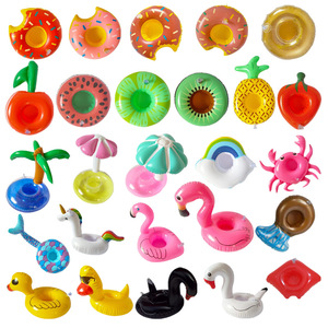 Portabevande Gonfiabili in PVC a Forma di Frutta: Anguria, Limone, Ananas - Sottobicchieri Galleggianti per Esterni - Product Image 6