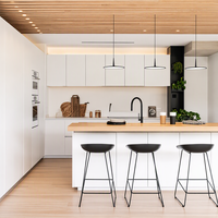 Meubles de cuisine modernes en chêne sur mesure avec système de garde-manger modulaire intégré, ensemble d'armoires blancs brillants de qualité ENF écologiques