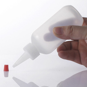 Botella de Plástico PE Sanle de 30, 50, 60, 120, 150, 200, 250, 300, 400, 450, 500 ml con Tapa Roja y Punta para Dispensar Productos Químicos - Product Image 1