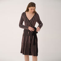 Personnalisé Mode Bureau Dame Décontracté Grande Taille Ceintures Rayé Col V Tricoté Robe Pull Jupe Femmes